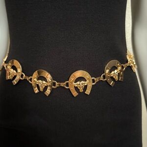 Gold tone metallic horse shoe bull head accents chain belt
